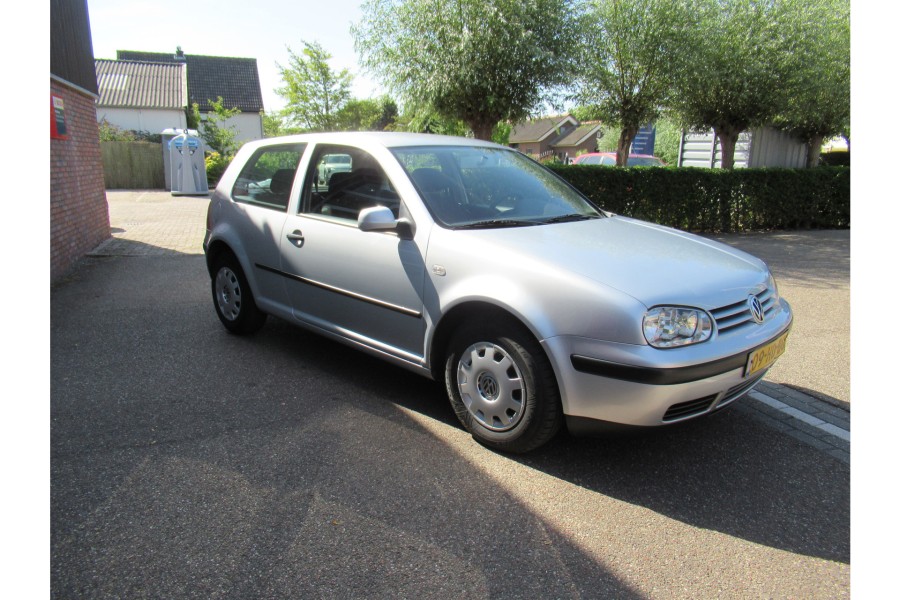 Volkswagen Golf 1.6-16V Trendline